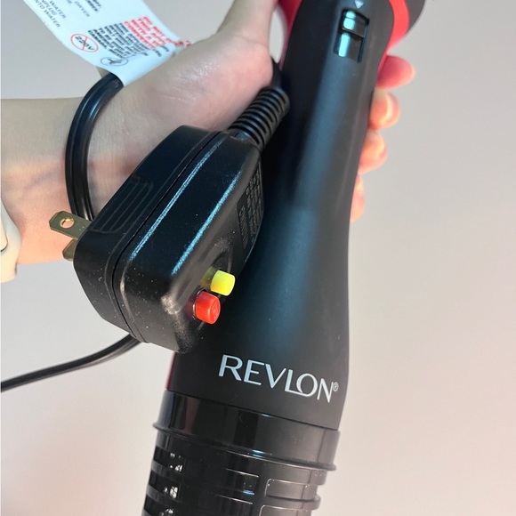 Revlon One Step Volumizer PLUS 2.0 Hair Dryer and Hot Air Brush - Picture 2 of 3